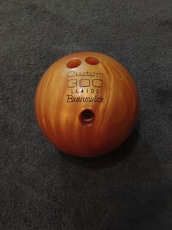 Brunswick Custom 300 Bowling Ball W/ Vintage Case