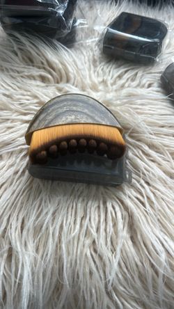Lymphatic Contour Face Brush