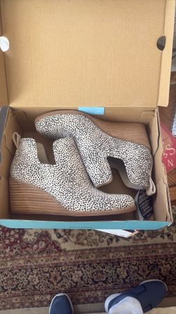 Toms shoes W7