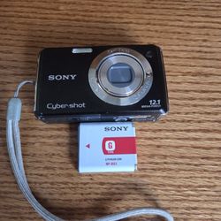 Sony Cyber-shot DSC-W230 12.1MP Digital Camera with battery/ - Black - Tested