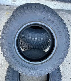 265 70 17 FORTUNE TORMENTA RT NEW TIRES