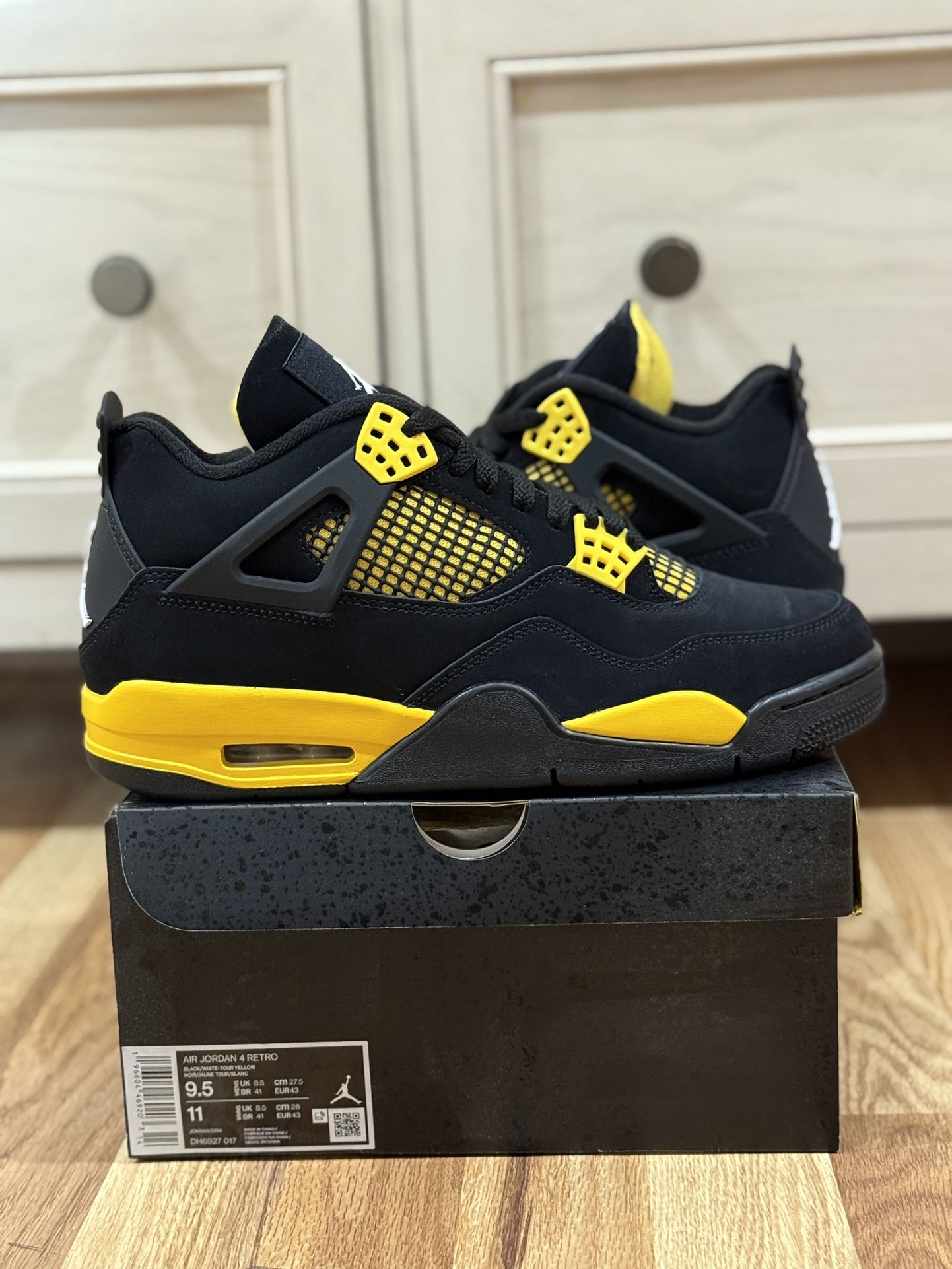 Jordan Retro 4 Thunder Size 9.5