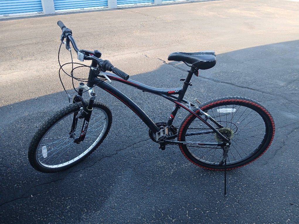 Women's 7 Speed Genesis Mtn Bike