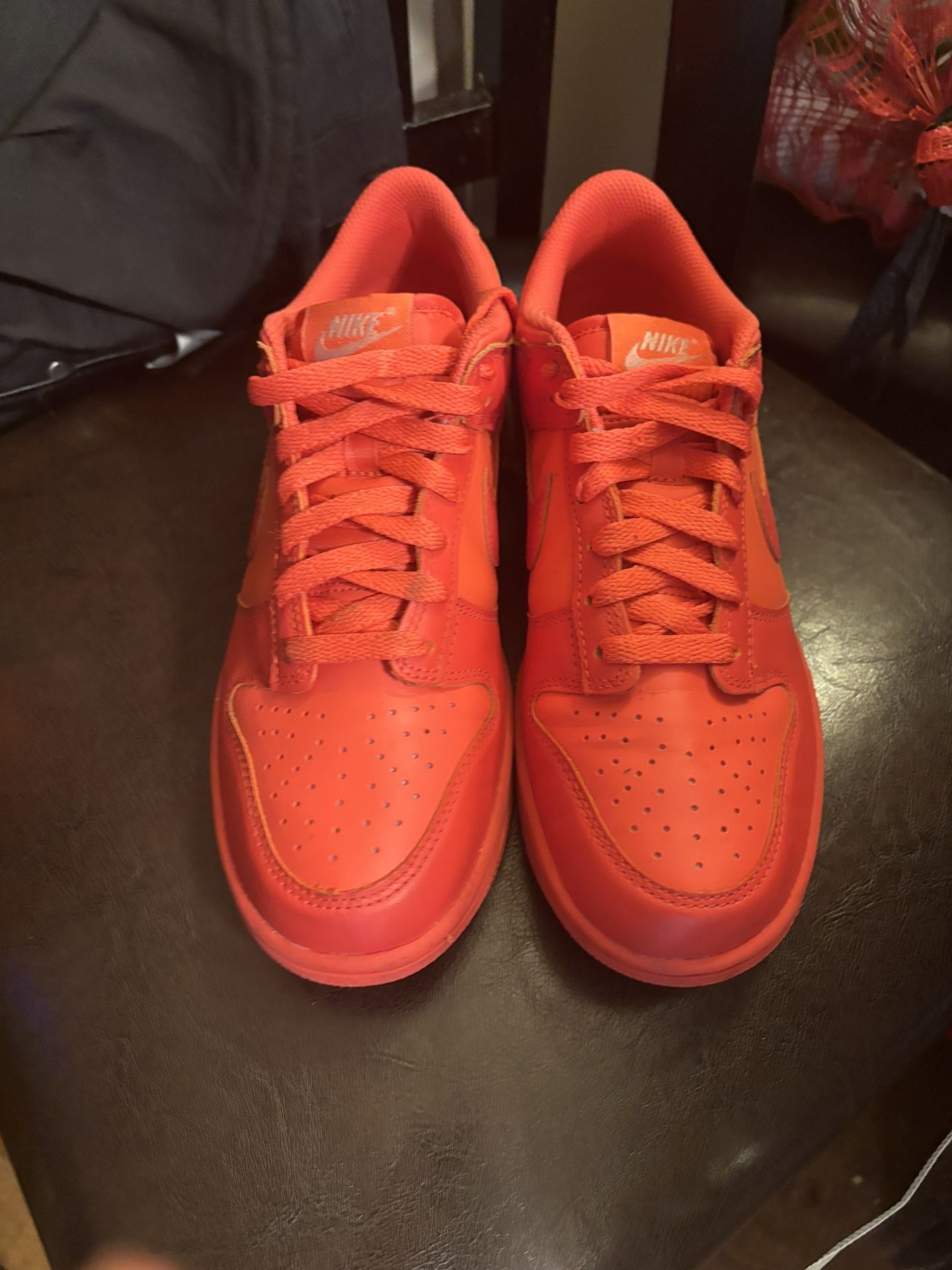 Track red Dunks
