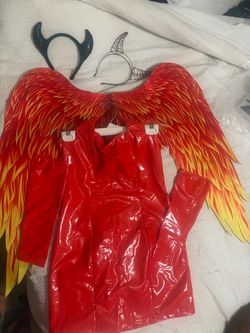 🔥 Women’s Red Devil Costume with Large Wings – $45 OBO 🔥