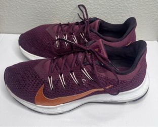 Nike Quest 2 Women’s Running Shoes – Night Maroon / Metallic Copper (Size 7.5)