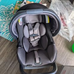 Chicco keyfit 35 ClearTex Infant Car Sear With Base