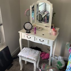 Girl Vanity 