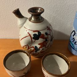 TOKKURI  SAKE  BOTTLE  CUPS BEAUTIFUL CERAMIC 