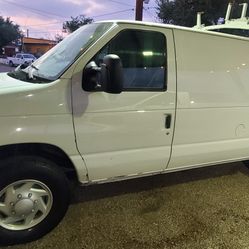 2012 Ford E-350