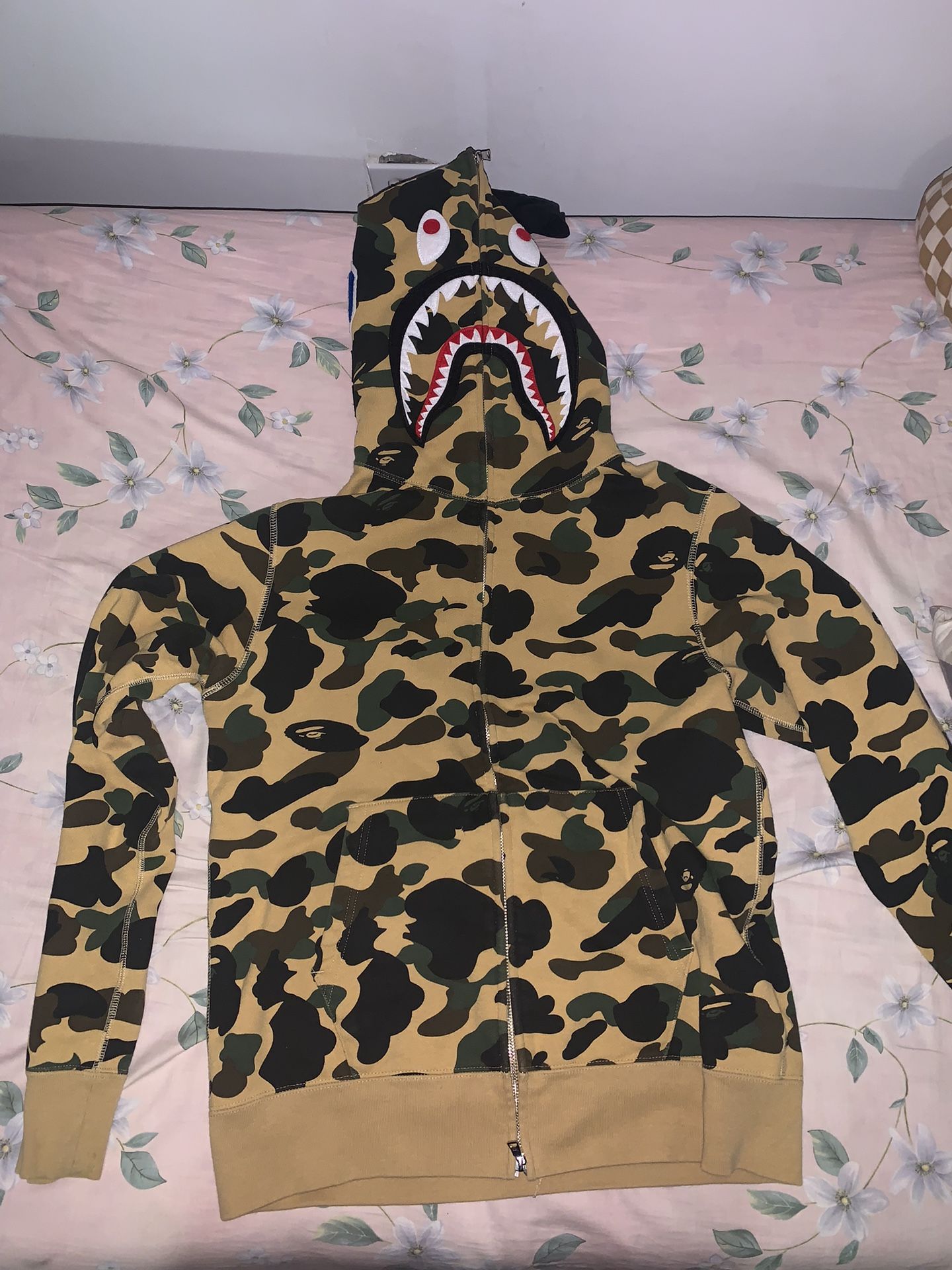 bape shark hoodie. sz L