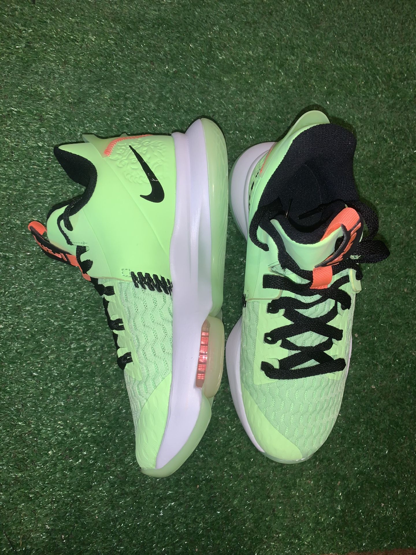 Nike Lebron Witness 5