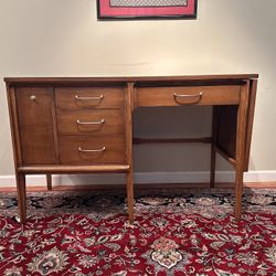 Mid Century Modern Desk By Broyhill 