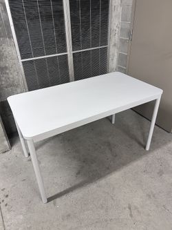 Table With Adjustable Legs TOMMARYD. 15540