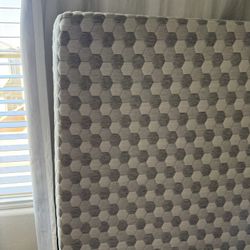 Layla memory foam mattress (Queen) - Flippable (Soft/Firm)