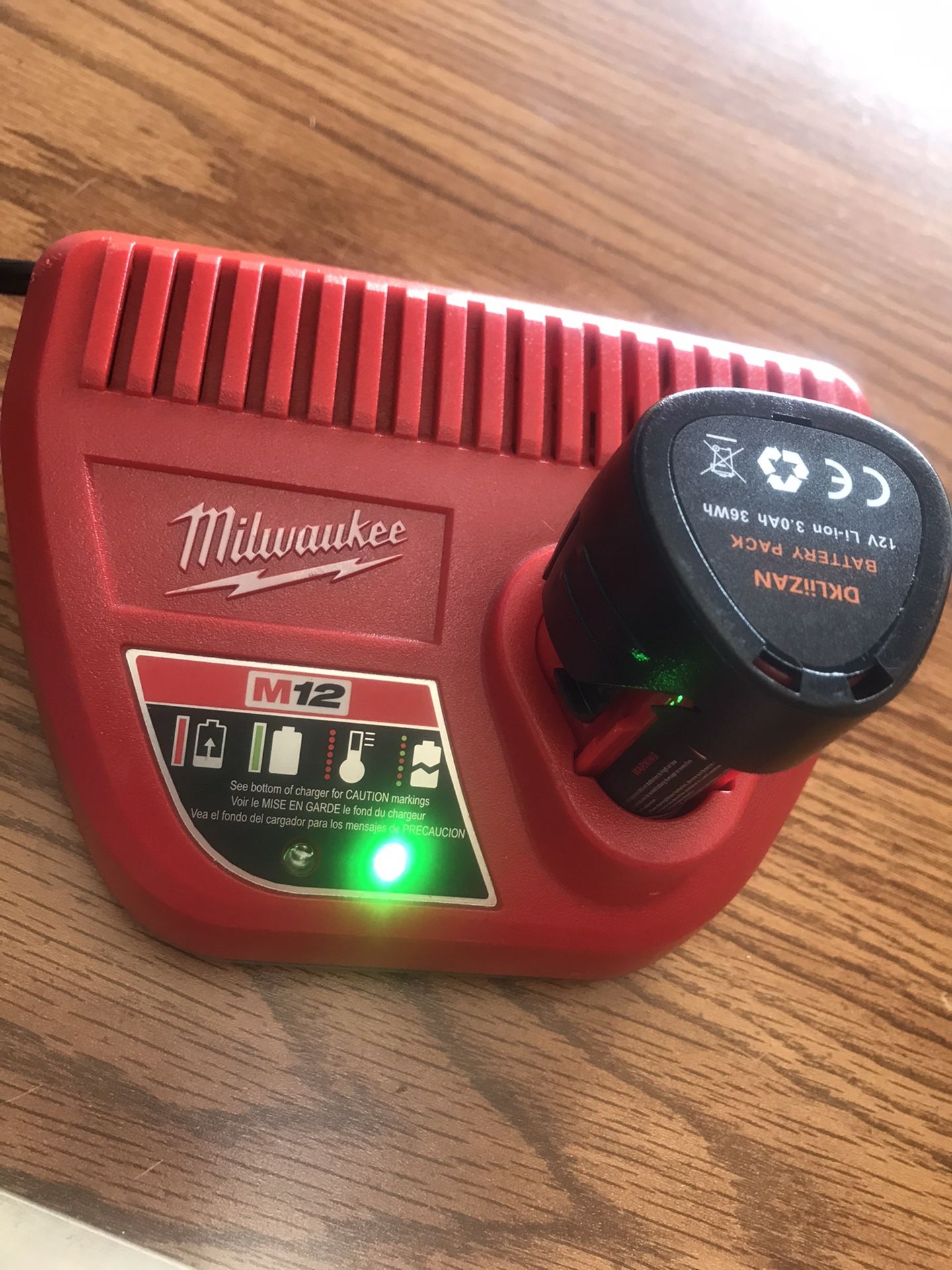 M12 Milwaukee Charger With A 12v 3.0AH Li-ION REPLACEMENT BATTERY