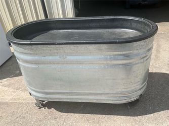 Galvanized Display Bin, icer with Plastic Liner, Drain, and Casters