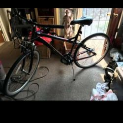 Schwinn shiro hybrid 700cc bicycle