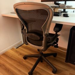 Fully Loaded Herman Miller Aeron Size B