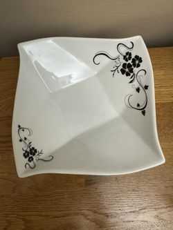 D'Lusso Black and White Floral Home Collection Fine Porcelain Square Bowl EUC