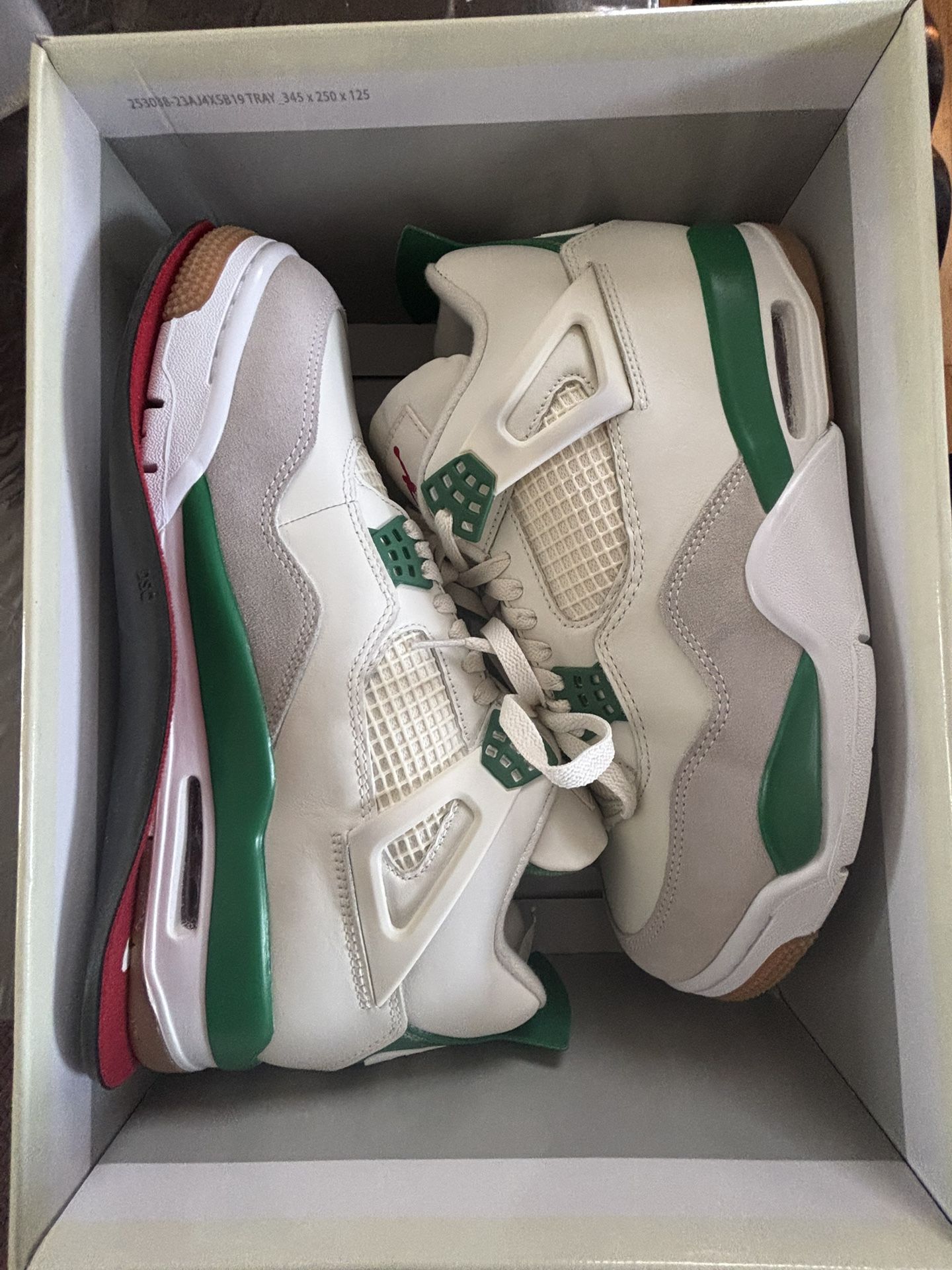 Jordan 4 Pine Green
