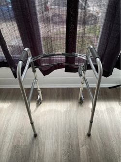  Walker 300 Lbs Capacity, Metal, Folding 