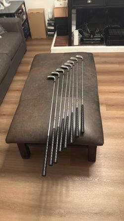 Golf  Titleist DC1  962  ( 8 pieces) 2,3,4,5,6,7,9, P. Mens  Right hand Iron golf set  steel shaft.