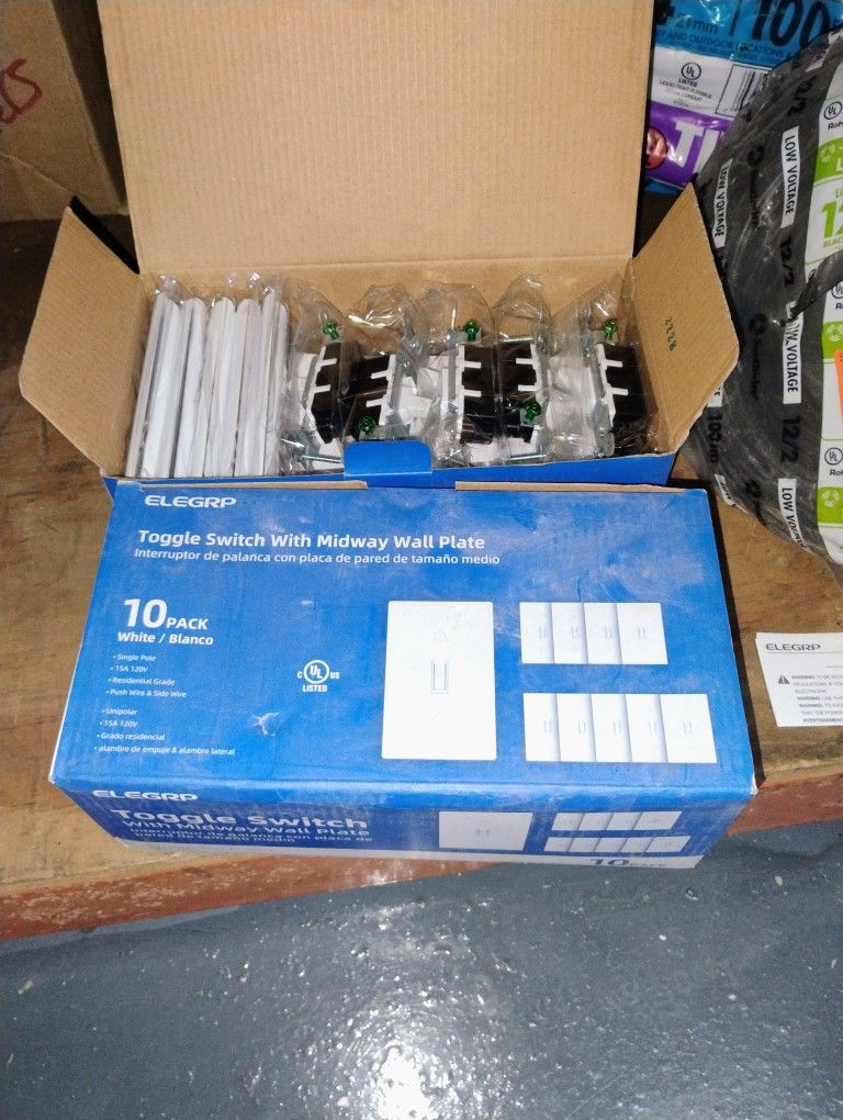 Light Switch / With Wall Plate Covers ( White )