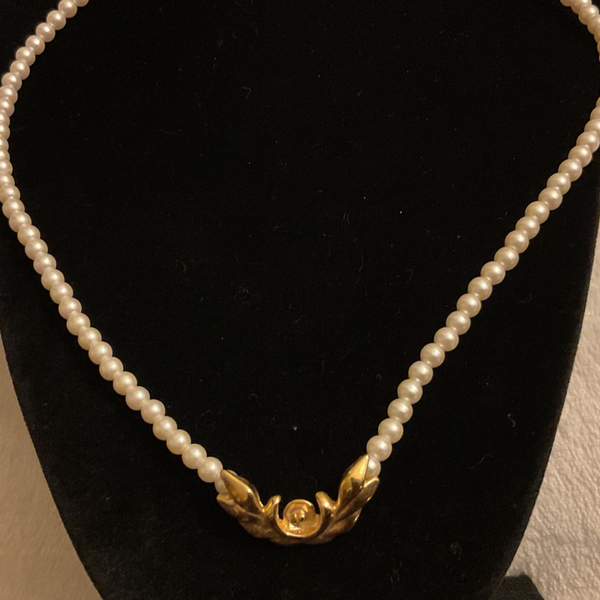 14” Choker With Small Pearls And Gold Pendant,by Napier