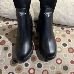 Shoes size 9 sweaters fit up to XL