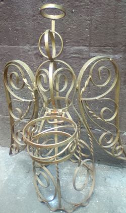 Angel candle holder like a gold color