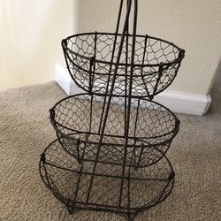 Rustic brown stackable basket