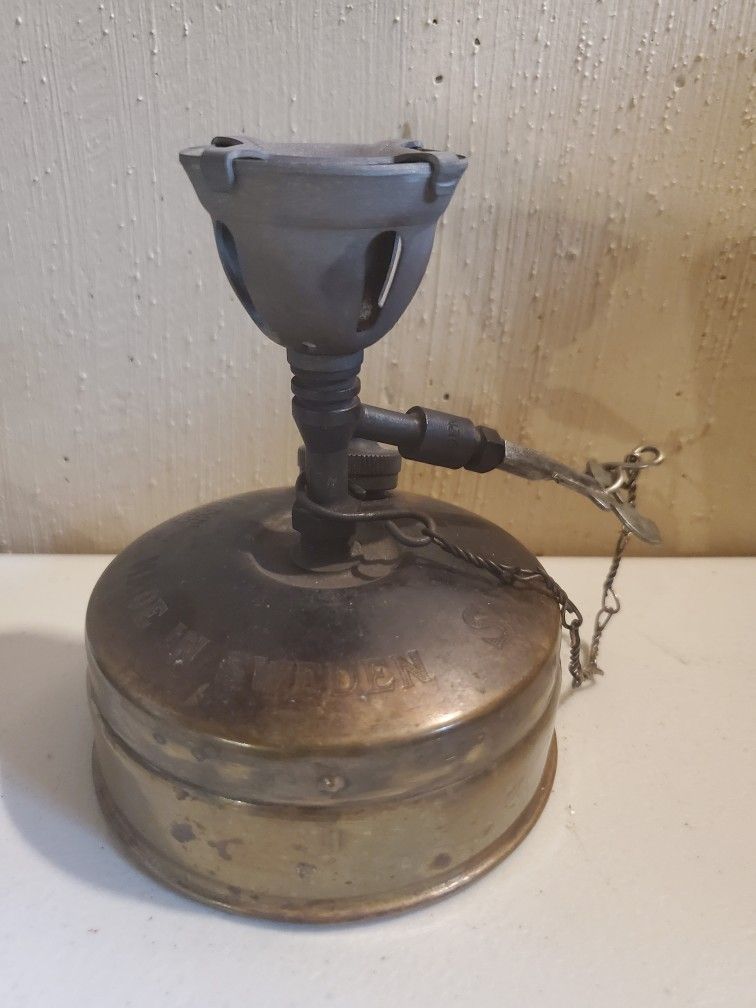 Vintage Svea  Camp Backpacking hiking Compact Stove w/Key made in Sweden