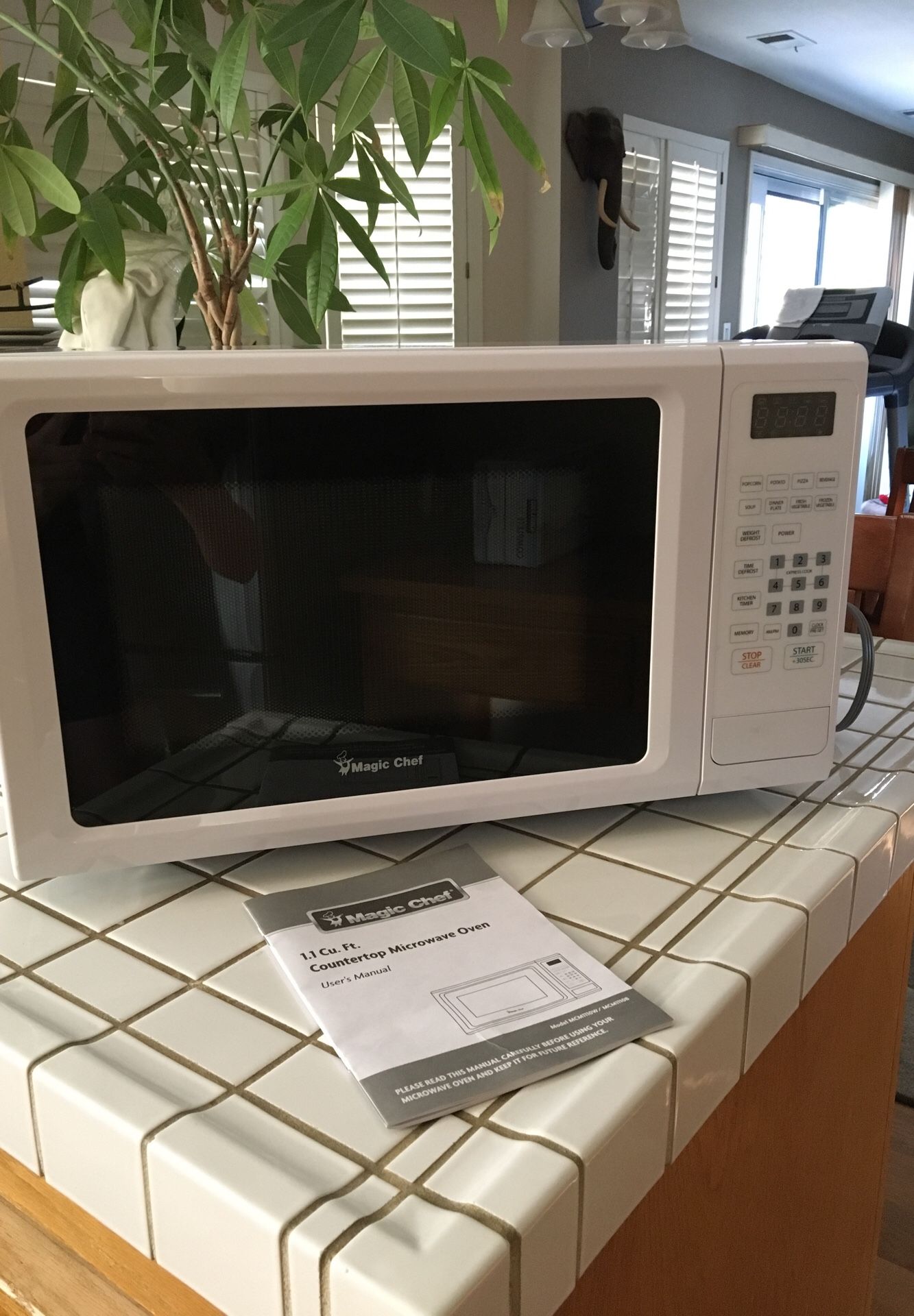 Magic Chef countertop microwave