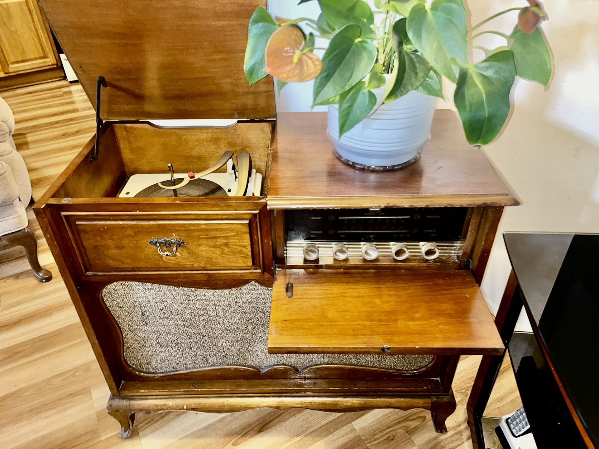 vintage 1950's stromberg carlson radio record player console