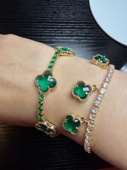 Emerald Clovet Leaf CZ stone bracelet