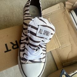 Sneaker - Sport Size 7 Brown And White $12
