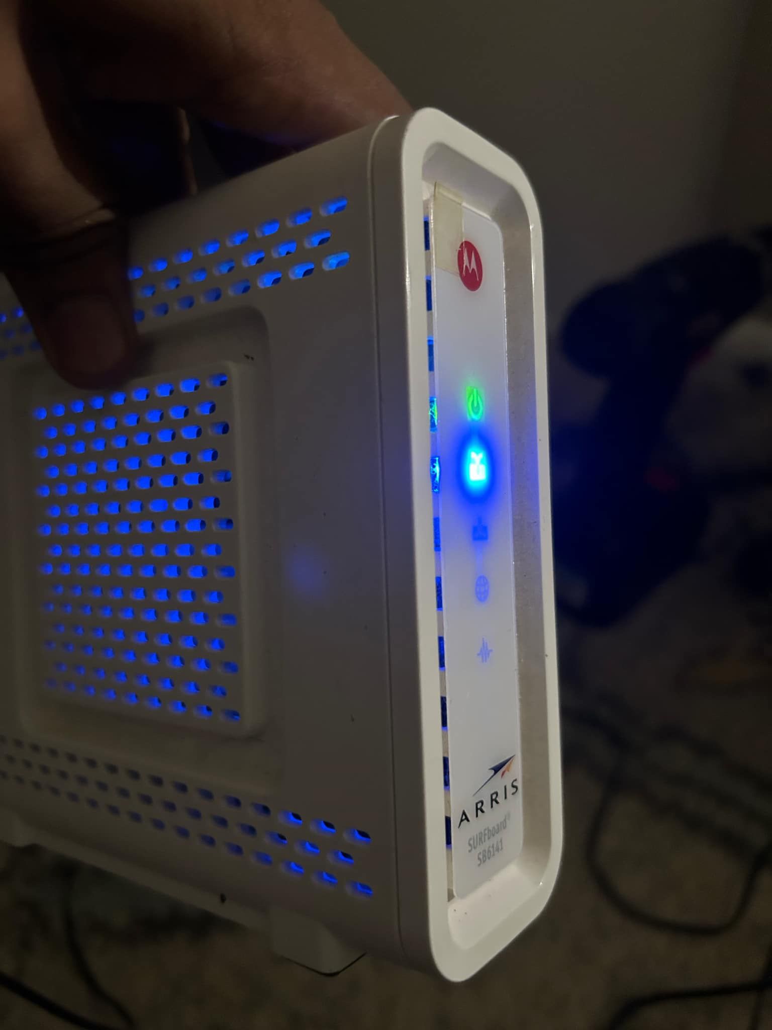 ARRIS SURFboard SB6141 8x4 DOCSIS 3.0 Cable Modem - Retail Packaging- White