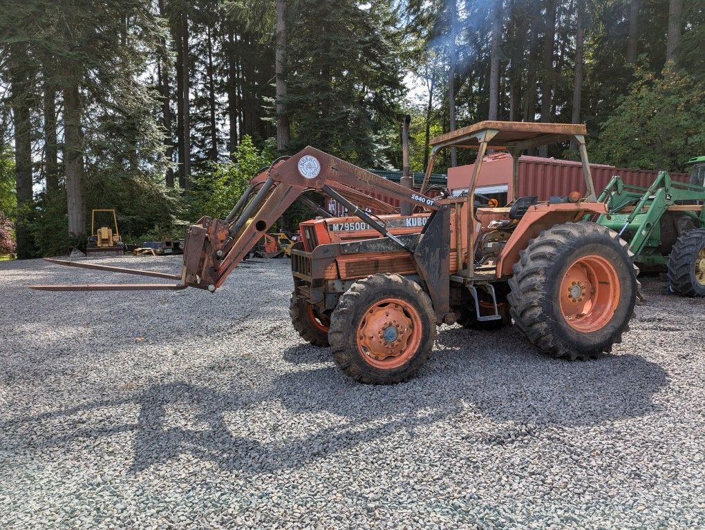 Kubota M7950DT Tractor with Loader
