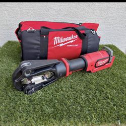 Milwaukee M18 18V 15-Ton FORCE LOGIC Utility Crimper with 2-Batteries, Charger Tool Bag