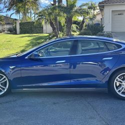 2015 Tesla Model S 70D