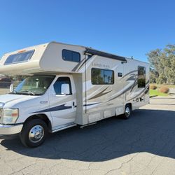 2017 Coachmen Leprechaun 27ft