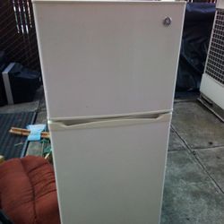 General Electric Skinny Fridge 