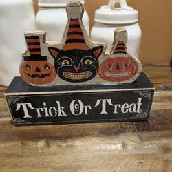 Vintage Look Halloween Sign With Black Cat And Pumpkins