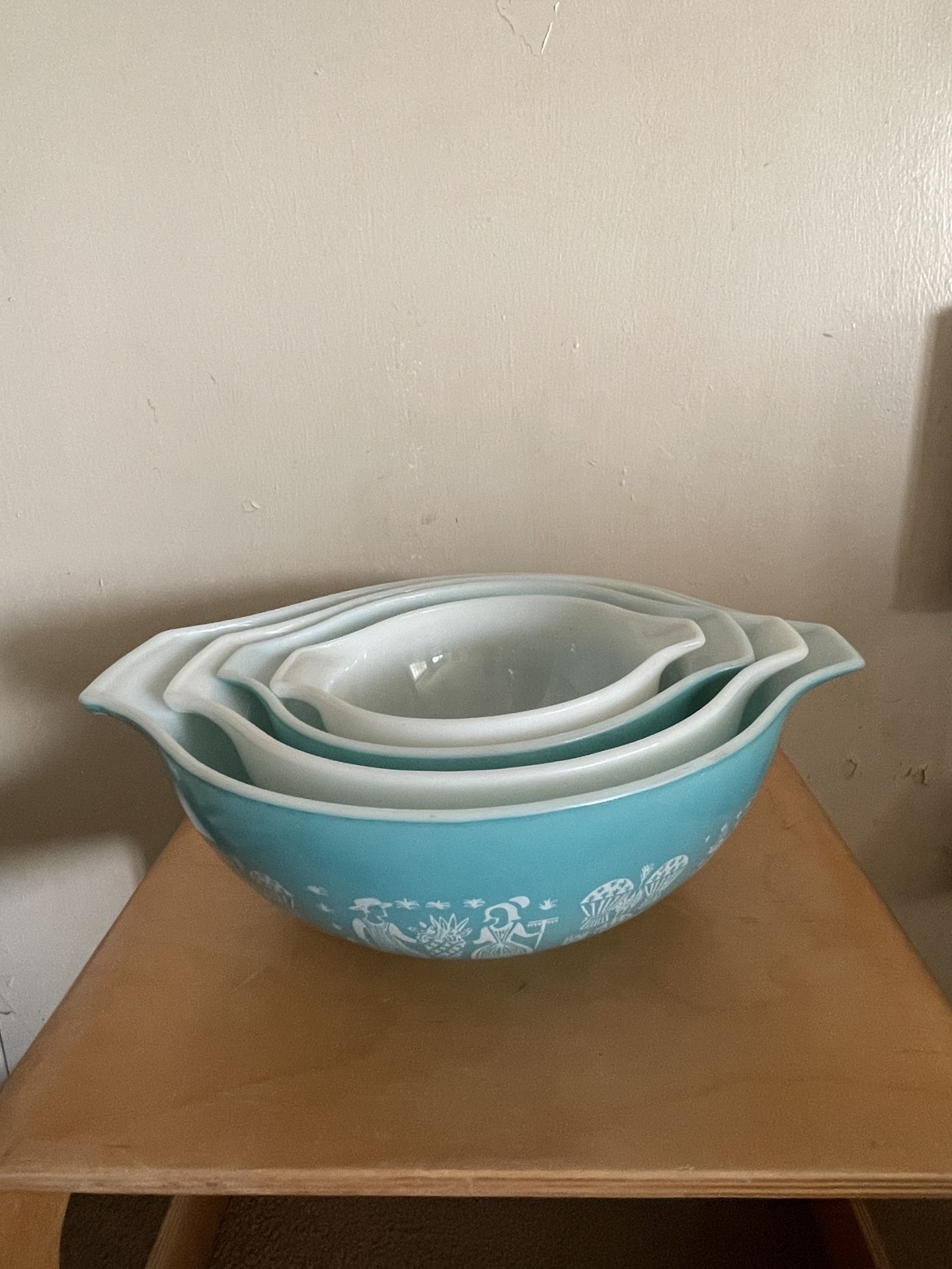 Pyrex Aqua Amish Butterprint Cinderella Mixing Bowls