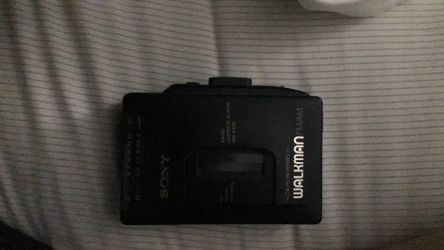 Sony Walkman Am/Fm NEEDS SMALL REPAIR