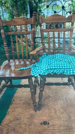 Wooden Spindle-Back Dining Chairs and table Set