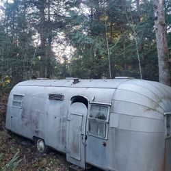 50s or 60s Airstream Not sure