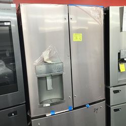 New Scratch And Dent GE 28 Cu Ft Stainless Steel French Door Fridge. 1 year Warranty 
