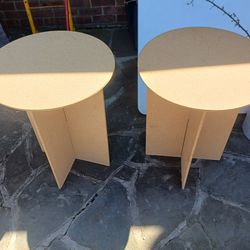 2 Nice Side Tables And Tablecloths 